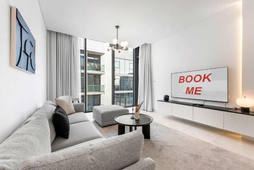 Free housekeeping visits during your stay - StayShort - 1 Bed Apartment in Meydan Sleeps 2 with Balcony