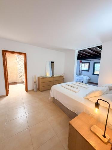 Playa Blanca - Villa Vista Oceana - Stunning 5 Bedroom Modern Villa with Private Heated Pool and Ocean Views