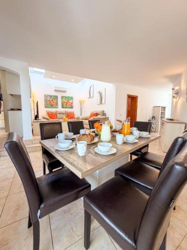 Playa Blanca - Villa Vista Oceana - Stunning 5 Bedroom Modern Villa with Private Heated Pool and Ocean Views