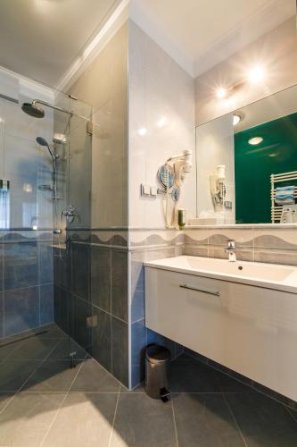 a bathroom with a glass shower and a sink at Weingut Franz Schindler in Mörbisch am See