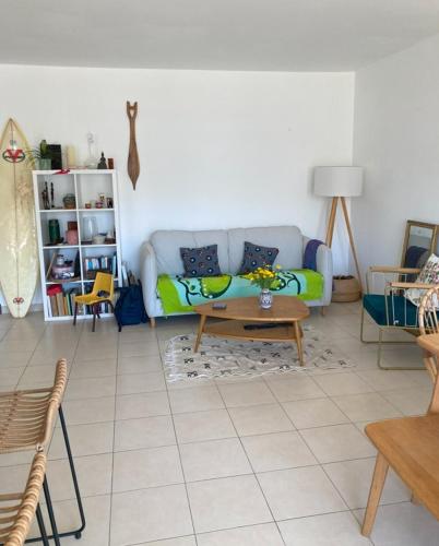 Beachfront apartment - Appartement bord de mer