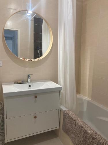 Beachfront apartment - Appartement bord de mer
