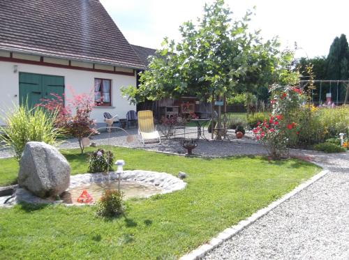 a garden with a small pond in the yard at Ferienwohnung Luzia in Eichstegen