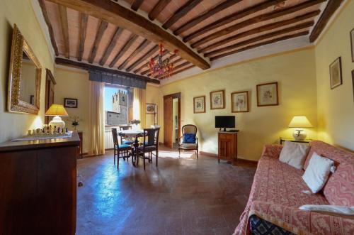 Телевизор и/или развлекательный центр в Raggi di Sole