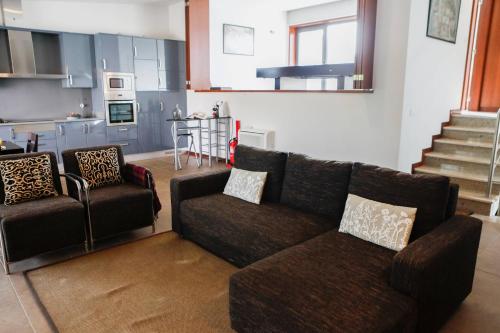 a living room with a couch and chairs and a kitchen at Casa de Freixo Casa de Freixo Refugio Tranquilo na Natureza in Ponte de Lima