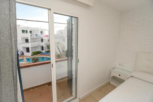 a room with a balcony with sliding glass doors at Home D'or in Cala d´Or