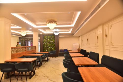 a row of tables and chairs in a restaurant at Hotel Radiant Inn in Morena
