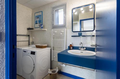 a bathroom with a washing machine and a sink at Ker Envor in Pleumeur-Bodou
