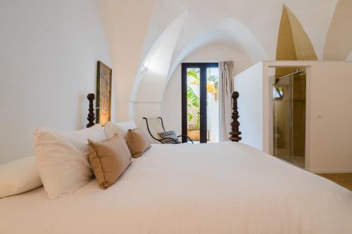 a white bedroom with a large white bed at Corte Dei Saraceni - Lecce Selection in Lecce