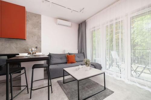 Stylish Studio for 2 Guests with a Spacious Balcony in Katowice by Noclegi Renters