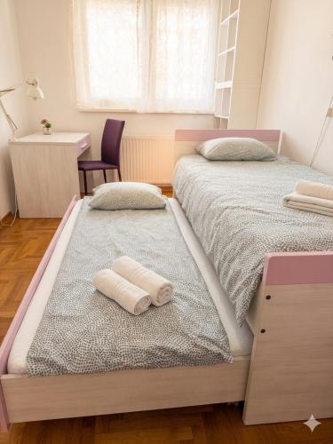 Close to center big terrace city tram Private parking place in garage fast WIFI Super king size bed grocery 1min