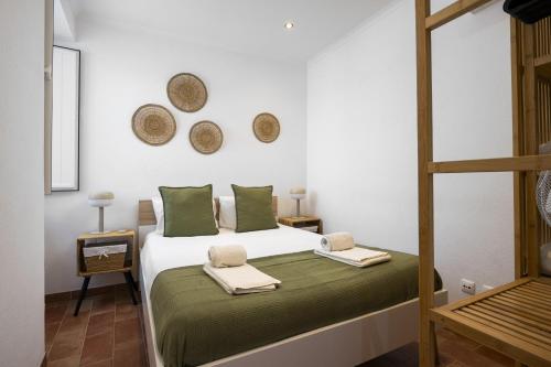 Trevo Laranja - Traditional House by HD