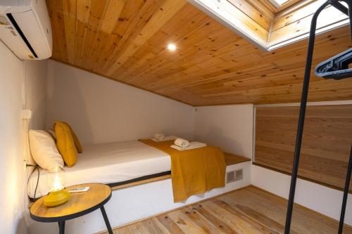 Trevo Laranja - Traditional House by HD
