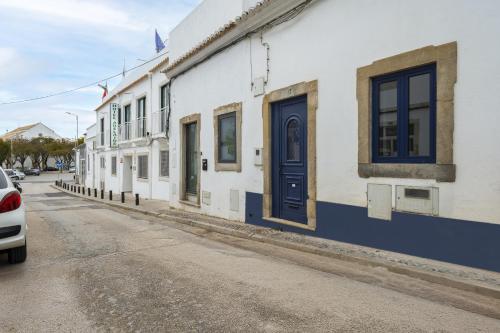 Trevo Laranja - Traditional House by HD