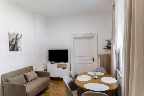 Central, FREE Parking, Main Train Station,Lisinski