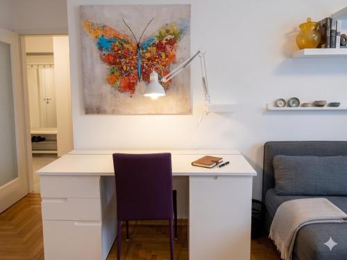 Close to center big terrace city tram Private parking place in garage fast WIFI Super king size bed grocery 1min