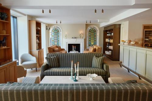 a living room with two couches and a table with candles at Henriks Hotel in Copenhagen