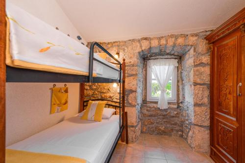 Charming stone house INES - family holiday in countryside