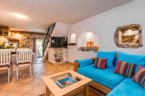 Charming stone house INES - family holiday in countryside