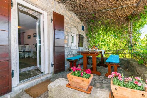 Charming stone house INES - family holiday in countryside