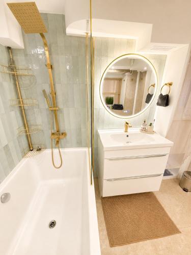 Quiet Private Apartment - 2min Train Station - 5min Palais Croisette - Private entrance photo 22