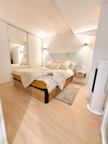 Quiet Private Apartment - 2min Train Station - 5min Palais Croisette - Private entrance photo 8