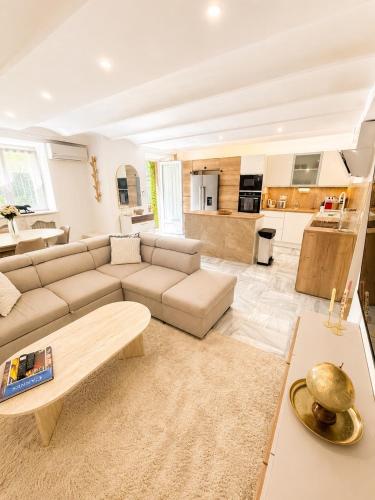 Quiet Private Apartment - 2min Train Station - 5min Palais Croisette - Private entrance photo 6