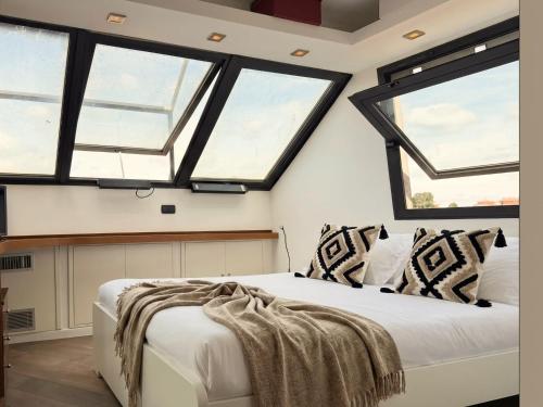 Homeby, Attico Torlonia