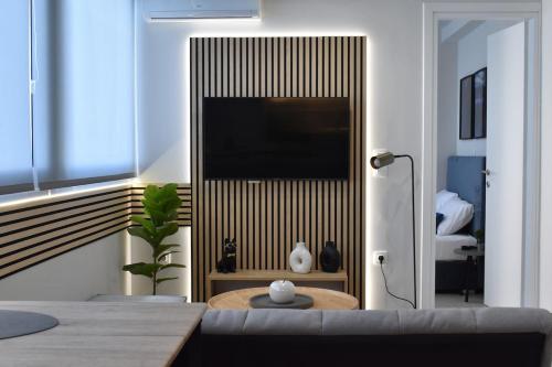 Bright 6th Floor Apartment Steps from Metro