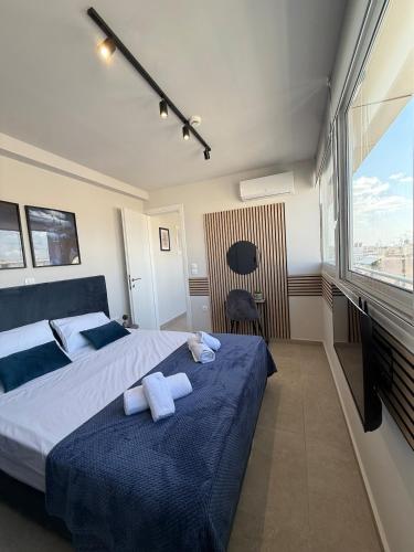 Bright 6th Floor Apartment Steps from Metro