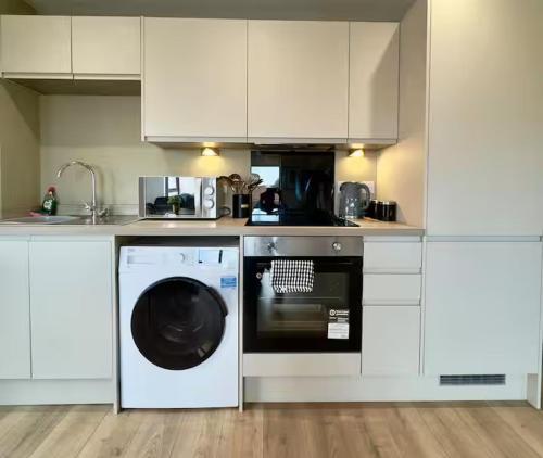 Richmond Row Apartments - Free On-Site Parking, WiFi & EV photo 127