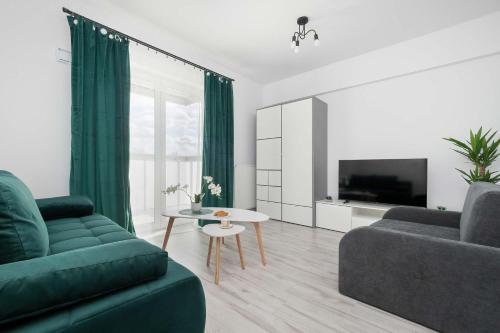 Modern Apartment with Parking in the City Center in Łódź by Noclegi Renters