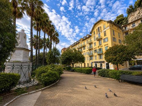 PORT DE NICE - 2 Pièces avec JARDIN - 4 Personnes