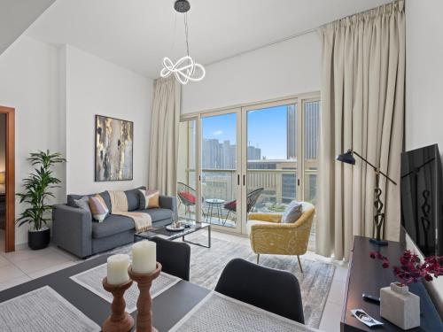 Luxurious 1BR w Sofa Bed Sleeps 4 In Marina View