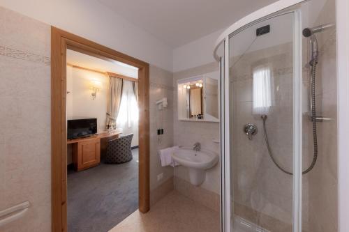 a bathroom with a shower and a sink at Hotel Primiero in Tonadico