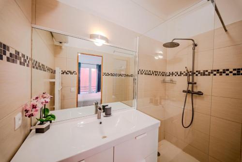 Port Lympia lovely Apartment with Balcony & AC