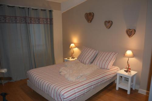 Postel nebo postele na pokoji v ubytování Hotel Le Central