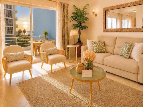 Prime Beachfront Living - Large Ocean View Balcony
