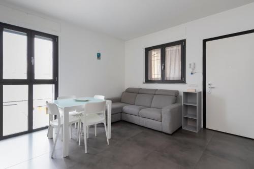 Xenia Milano - 2 rooms apt in Via Ampola 5