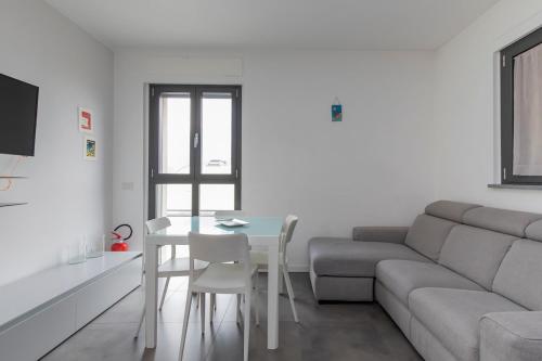 Xenia Milano - 2 rooms apt in Via Ampola 5