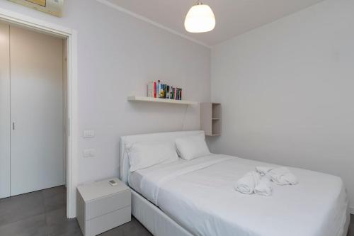 Xenia Milano - 2 rooms apt in Via Ampola 5