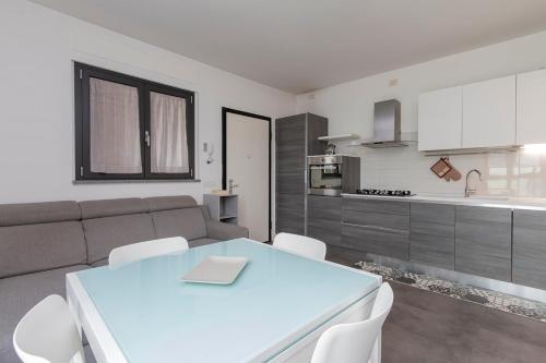 Xenia Milano - 2 rooms apt in Via Ampola 5
