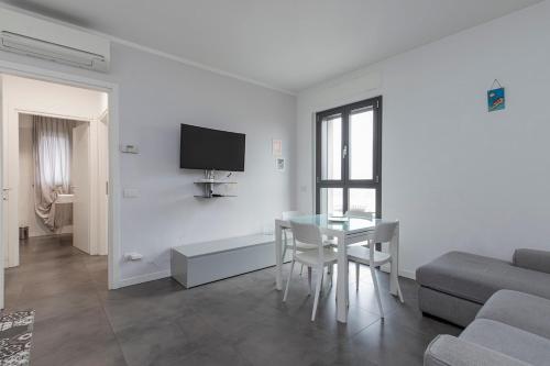 Xenia Milano - 2 rooms apt in Via Ampola 5