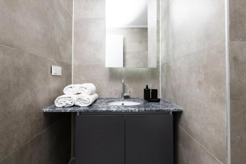 a bathroom with a sink and a mirror and towels at Eliz Paradise By Panjur in Alanya