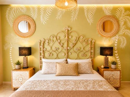 Elegant Beachfront Stay- Ocean View Balcony & Garage