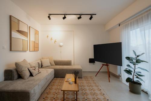 1BR Suite Apt, City Views, Metro, Pvt Parking