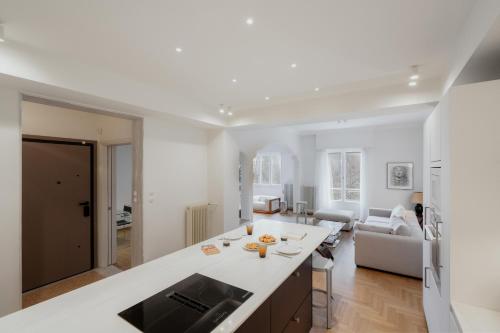 Bright & Luxurious 3BR Suite Near Metro By Museum