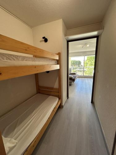 AS27185-Studio cabine à 200m plage avec parking et clim
