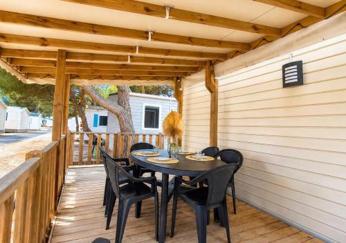 Le Côté Lac Mobil Home Climatisé Piscine Camping 4 étoiles Homair La Presqu'ile du Barcarès