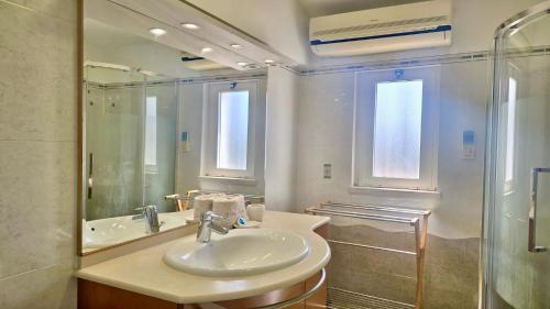 a bathroom with a sink and a shower at Villa Oasis by Cleverdetails private pool, walk distance in Vilamoura